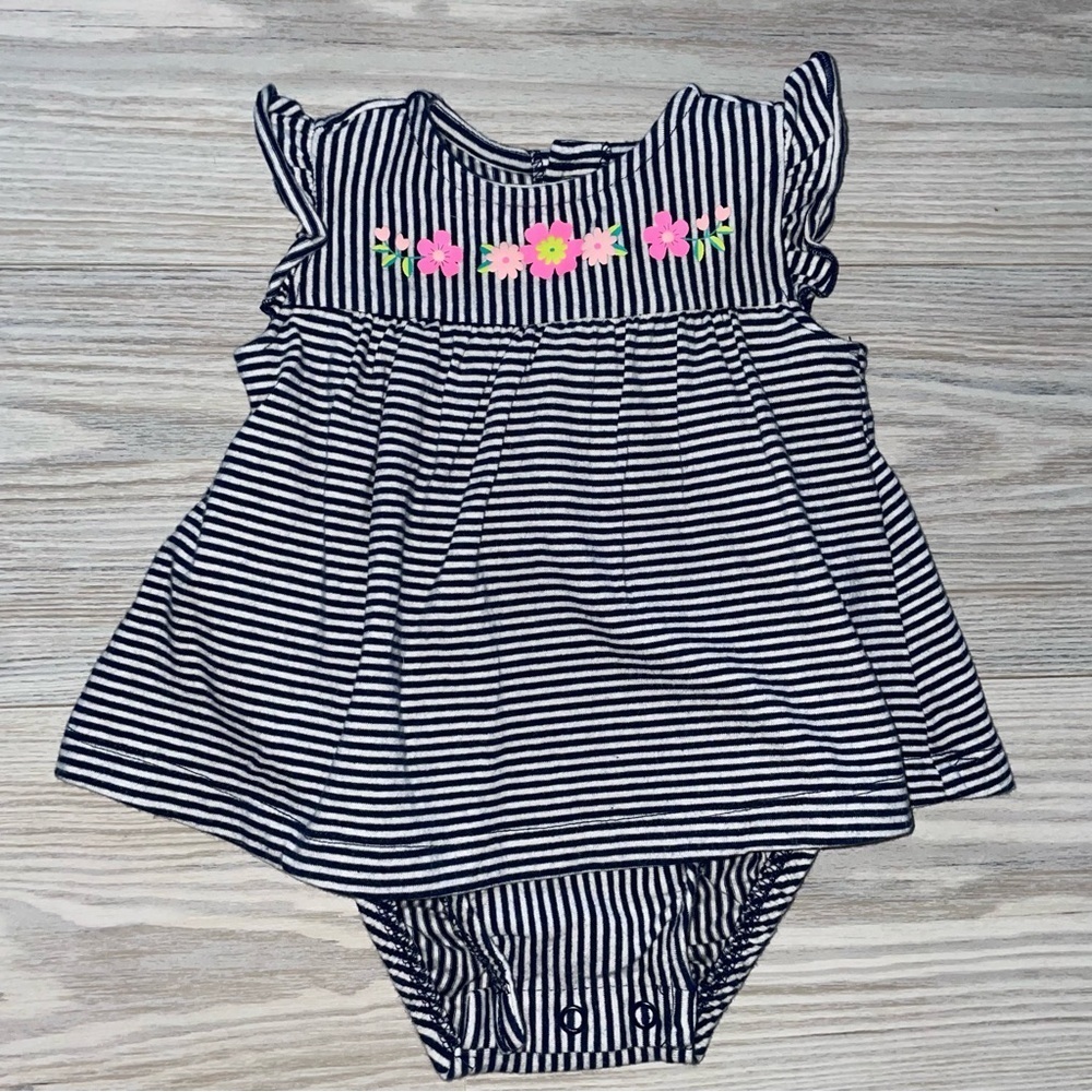 ⭐Carter’s Baby Girls Onesie Dress 0–3 Months⭐